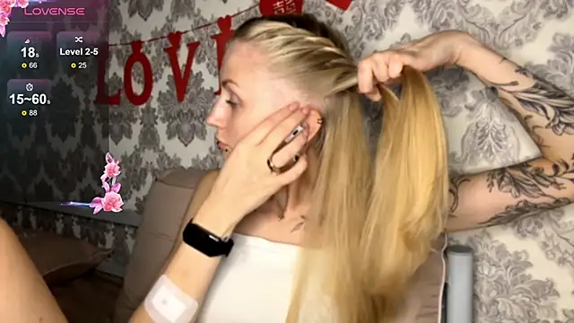 Snapshot of MarthaGees chatting on 10/18/25, 03:36 MarthaGees online show from 10/18/25, 03:36