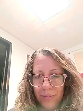 Snapshot of miss_hanna07 chatting on 03/13/25, 06:56 miss hanna07 online show from 03/13/25, 06:56