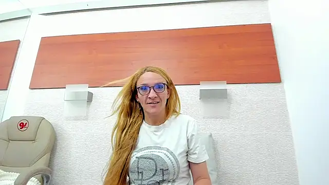 Snapshot of maddy_cartter chatting on 10/30/25, 11:08 maddy cartter online show from 10/30/25, 11:08