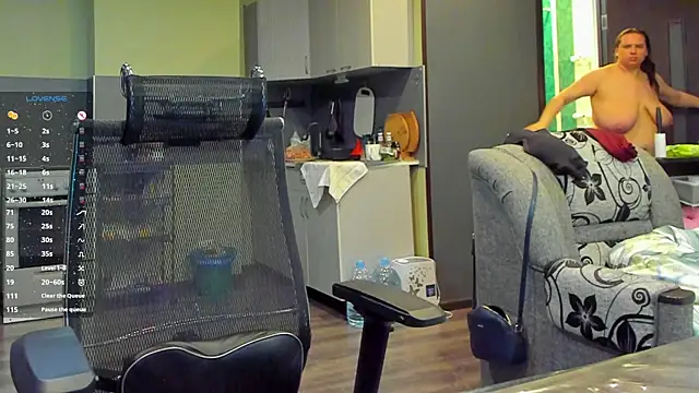 Snapshot of 1lindsey1 chatting on 11/18/25, 10:40 1lindsey1 online show from 11/18/25, 10:40