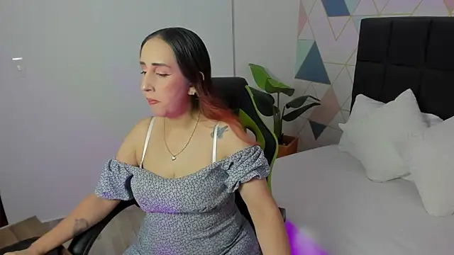 Snapshot of jadde13_ chatting on 10/01/25, 08:02 jadde13 online show from 10/01/25, 08:02