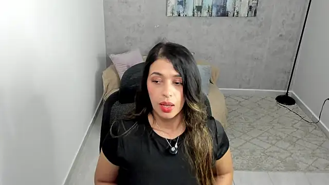 Snapshot of gia_watsonn chatting on 06/20/26, 06:24 gia watsonn online show from 06/20/26, 06:24