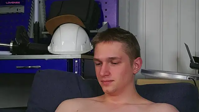 Snapshot of dustyn_fox chatting on 01/16/26, 06:01 dustyn fox online show from 01/16/26, 06:01