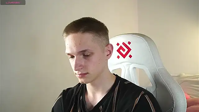 dustyn fox online show from 03/17/25, 05:16