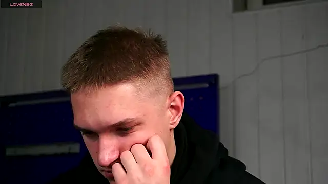 dustyn fox online show from 11/23/25, 03:22