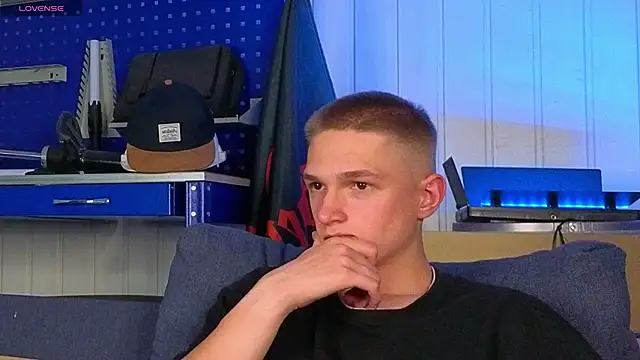 dustyn fox online show from 10/10/25, 04:41