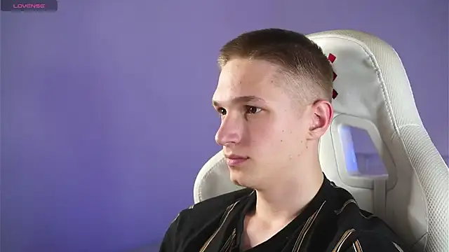 dustyn fox online show from 03/18/25, 06:28