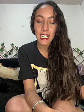 Snapshot of FrancellyHot chatting on 01/08/25, 03:08 FrancellyHot online show from 01/08/25, 03:08