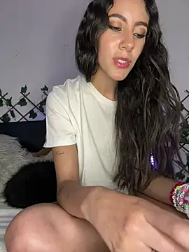 Snapshot of FrancellyHot chatting on 12/20/24, 05:25 FrancellyHot online show from 12/20/24, 05:25