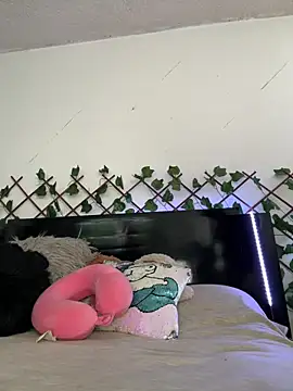 Snapshot of FrancellyHot chatting on 02/12/25, 10:15 FrancellyHot online show from 02/12/25, 10:15