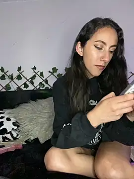 Snapshot of FrancellyHot chatting on 10/14/25, 12:22 FrancellyHot online show from 10/14/25, 12:22