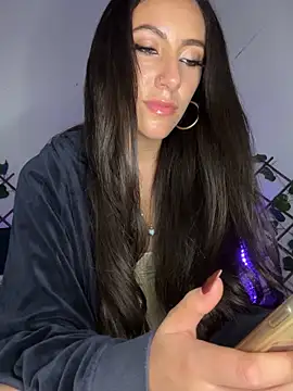 Snapshot of FrancellyHot chatting on 02/06/25, 01:27 FrancellyHot online show from 02/06/25, 01:27