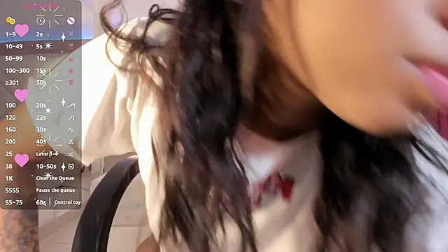 Snapshot of _Shayra_ chatting on 03/14/25, 03:14 Shayra online show from 03/14/25, 03:14