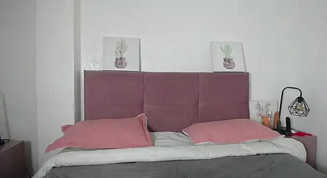 Anthonelaa   online show from 12/14/25, 03:17