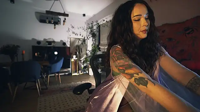 Leona Mell online show from 11/01/25, 10:36