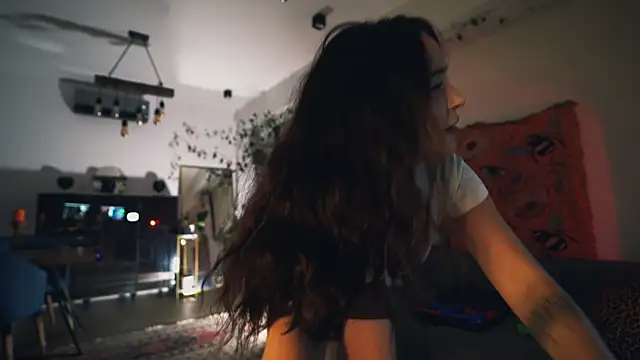 Snapshot of Leona_Mell chatting on 09/29/25, 10:26 Leona Mell online show from 09/29/25, 10:26