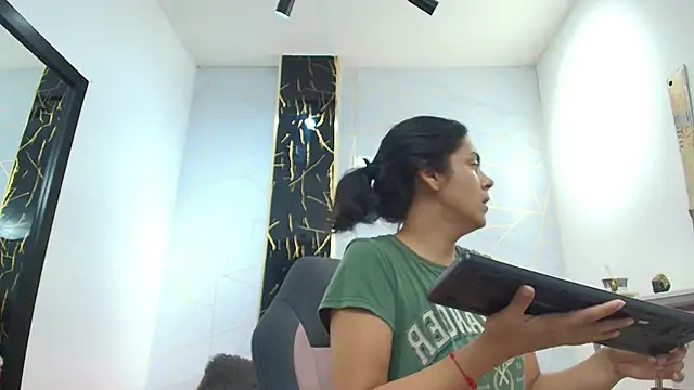 Snapshot of ciara_connor chatting on 05/15/26, 03:48 ciara connor online show from 05/15/26, 03:48