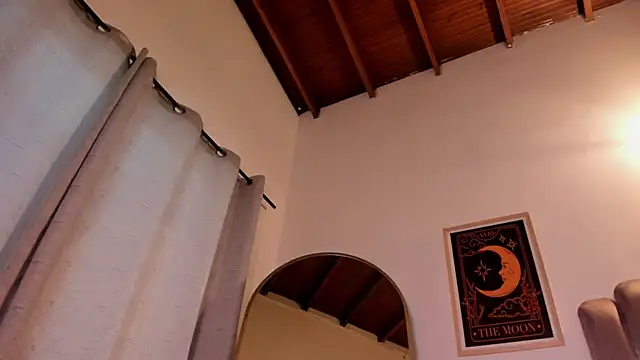 sky caroline online show from 02/25/26, 09:14