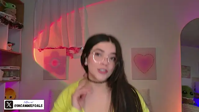 Snapshot of cammiefoalss chatting on 12/19/25, 05:37 cammiefoalss online show from 12/19/25, 05:37