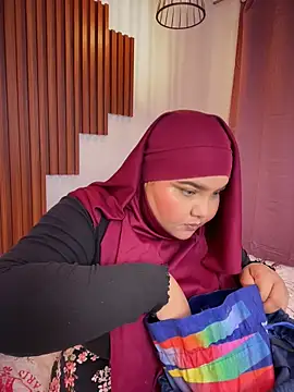  Shara Handal  online show from 11/28/25, 06:24