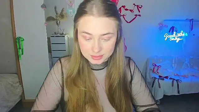 Snapshot of Demure_Smile chatting on 02/14/25, 02:44 Demure Smile online show from 02/14/25, 02:44