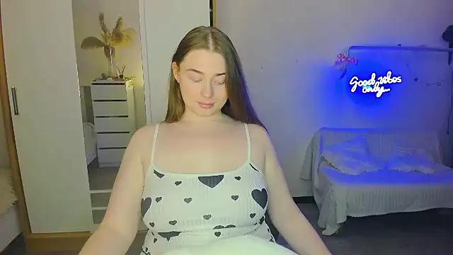 Snapshot of Demure_Smile chatting on 02/11/25, 08:10 Demure Smile online show from 02/11/25, 08:10