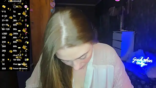 Snapshot of Demure_Smile chatting on 03/14/25, 06:10 Demure Smile online show from 03/14/25, 06:10