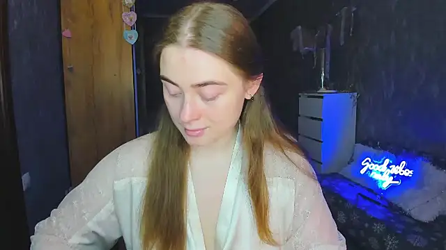 Snapshot of Demure_Smile chatting on 02/27/25, 05:18 Demure Smile online show from 02/27/25, 05:18