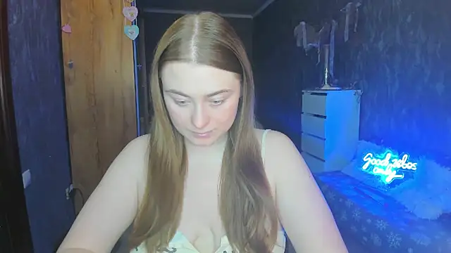 Snapshot of Demure_Smile chatting on 02/26/25, 01:22 Demure Smile online show from 02/26/25, 01:22