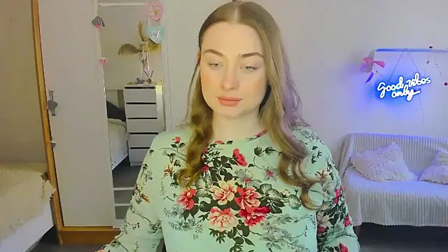 Snapshot of Demure_Smile chatting on 02/19/25, 09:17 Demure Smile online show from 02/19/25, 09:17