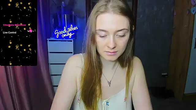 Snapshot of Demure_Smile chatting on 09/09/25, 05:39 Demure Smile online show from 09/09/25, 05:39