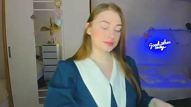 Snapshot of Demure_Smile chatting on 02/15/25, 01:53 Demure Smile online show from 02/15/25, 01:53