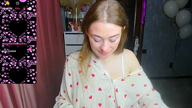 Snapshot of Demure_Smile chatting on 02/12/26, 02:44 Demure Smile online show from 02/12/26, 02:44