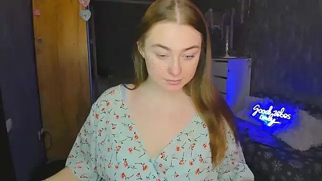 Snapshot of Demure_Smile chatting on 02/28/25, 05:15 Demure Smile online show from 02/28/25, 05:15