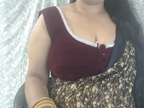 Snapshot of cute-priy chatting on 07/10/26, 05:40 cute-priy online show from 07/10/26, 05:40