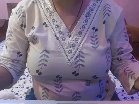 Snapshot of cute-priy chatting on 06/10/26, 04:35 cute-priy online show from 06/10/26, 04:35