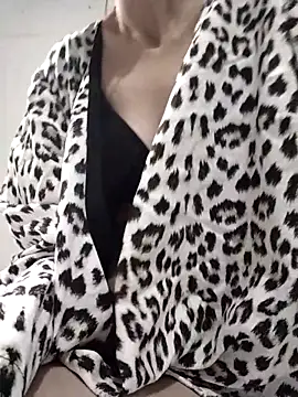 Snapshot of sona-877 chatting on 10/29/25, 08:35 sona-877 online show from 10/29/25, 08:35