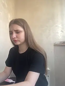 MollyDolle online show from 04/18/26, 11:01