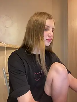 MollyDolle online show from 05/09/26, 04:21
