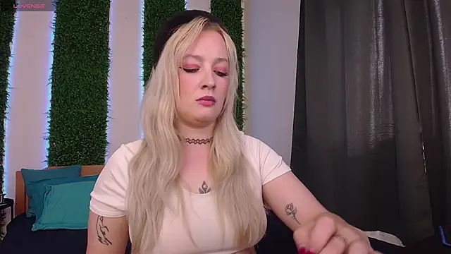 Nicole  Aniston  online show from 09/26/25, 12:01