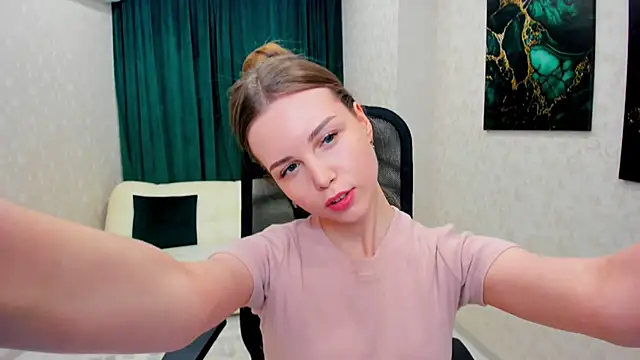 Snapshot of MileyWings chatting on 03/03/25, 12:28 MileyWings online show from 03/03/25, 12:28