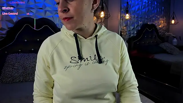 Snapshot of BarbaraTyleer chatting on 09/18/25, 01:14 BarbaraTyleer online show from 09/18/25, 01:14