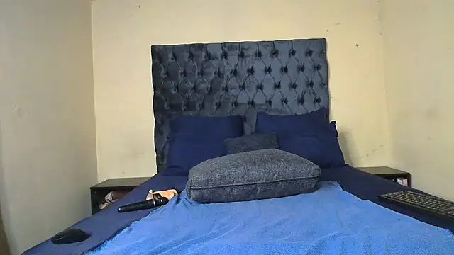 Snapshot of CANDY-X-LOVE-xx chatting on 10/21/25, 06:51 CANDY-X-LOVE-xx online show from 10/21/25, 06:51