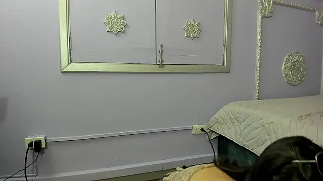 Snapshot of JeyLee chatting on 12/22/25, 12:27 JeyLee online show from 12/22/25, 12:27