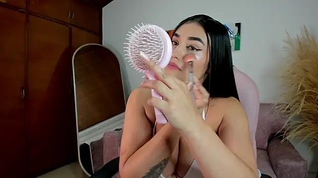 Snapshot of Alheli_16 chatting on 02/17/26, 11:51 Alheli 16 online show from 02/17/26, 11:51