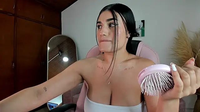 Snapshot of Alheli_16 chatting on 02/21/26, 12:07 Alheli 16 online show from 02/21/26, 12:07