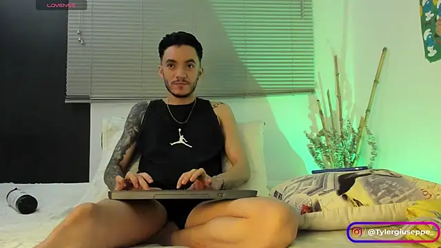 Tylergiuseppe  online show from 01/17/25, 04:49