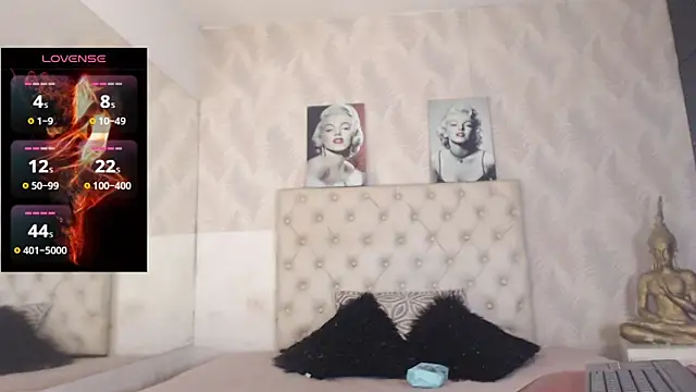 Snapshot of AvaLoch chatting on 02/14/25, 01:08 AvaLoch online show from 02/14/25, 01:08