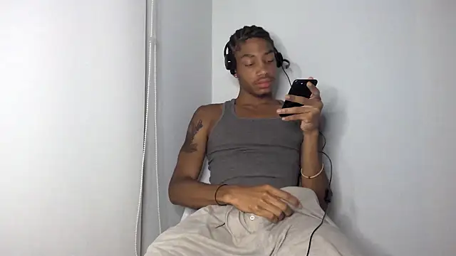 Snapshot of Skinnyblackman chatting on 10/01/25, 02:06 Skinnyblackman online show from 10/01/25, 02:06
