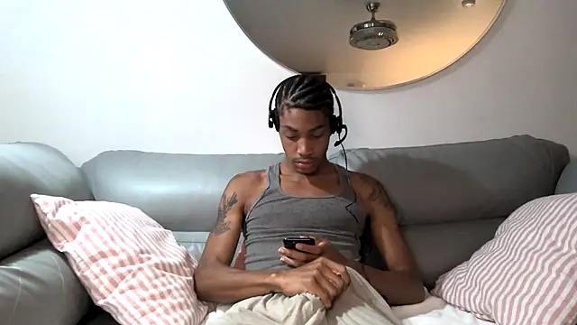 Snapshot of Skinnyblackman chatting on 10/05/25, 02:24 Skinnyblackman online show from 10/05/25, 02:24
